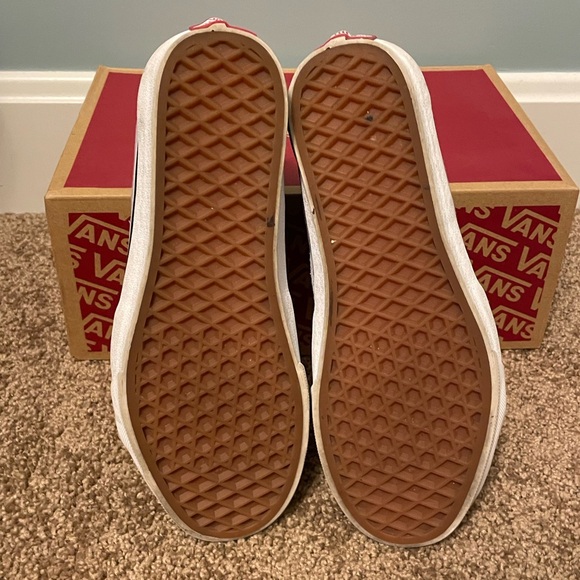 SK8-Hi Tapered Vans Women’s size 7 purple with box Like New. - Picture 3 of 4